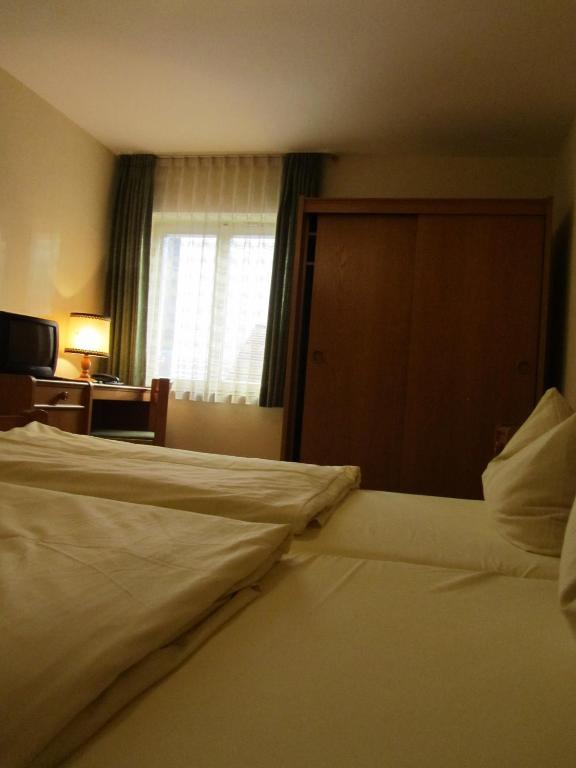 Hotel Gasthof Humplbrau ヴォルフラーツハウゼン 部屋 写真