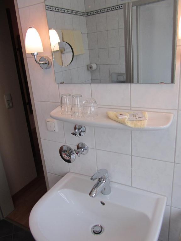 Hotel Gasthof Humplbrau ヴォルフラーツハウゼン 部屋 写真